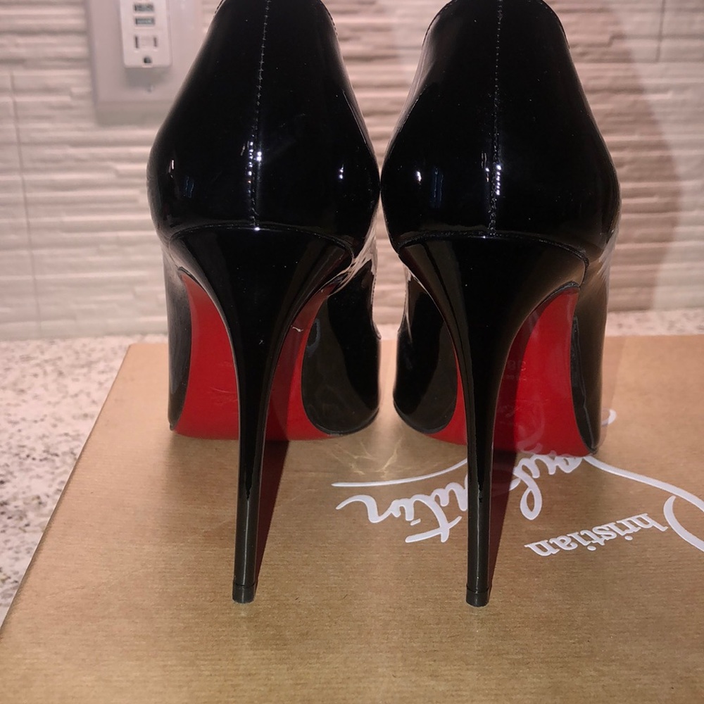 Christian Louboutin So Kate Pointed Toe Pumps - Picture 2 of 5